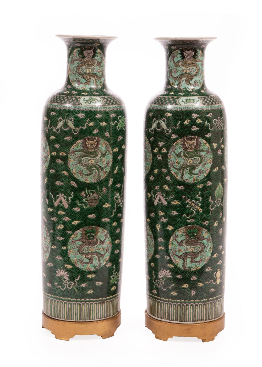 PAIR OF CHINESE PORCELAIN SLEEVE 2e3067