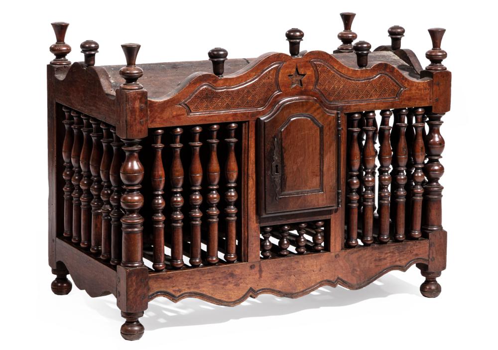FRENCH PROVINCIAL CARVED WALNUT 2e3135