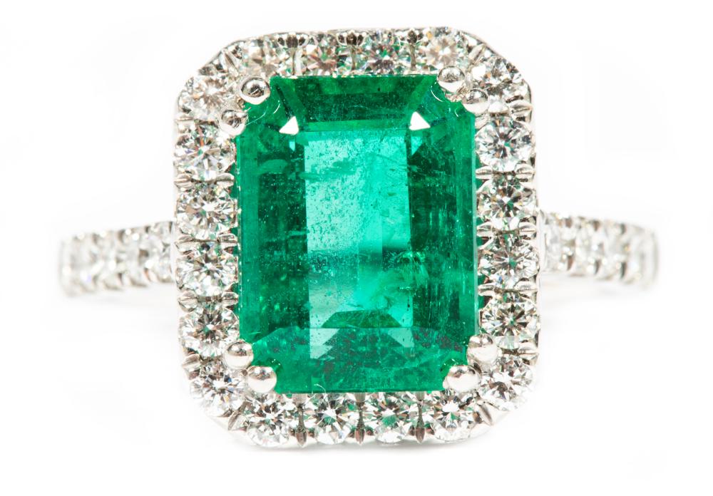 PLATINUM, EMERALD AND DIAMOND RINGPlatinum,