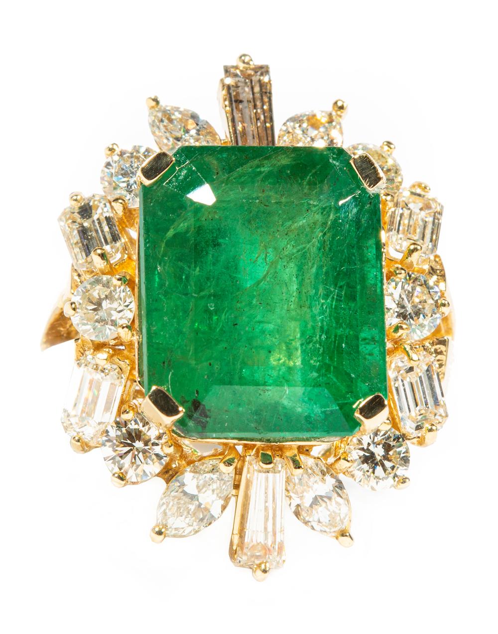 18 KT YELLOW GOLD EMERALD AND 2e3223