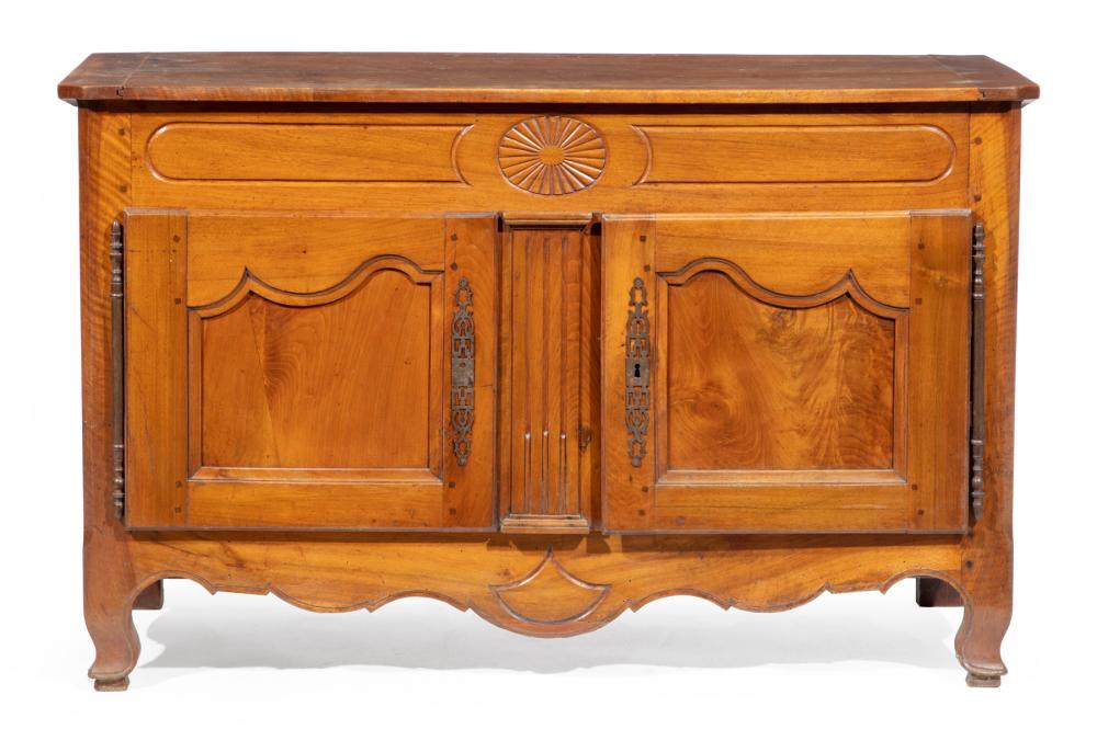 FRENCH PROVINCIAL FRUITWOOD BUFFETFrench 2e3255