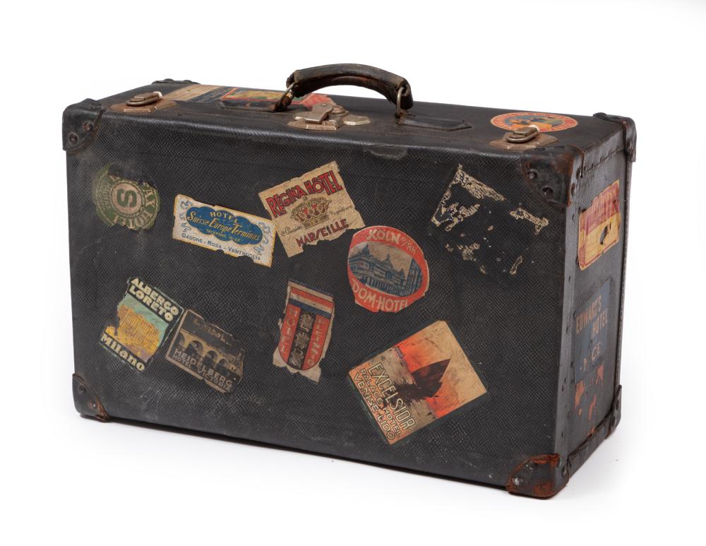 VINTAGE TRAVELLING TRUNKVintage