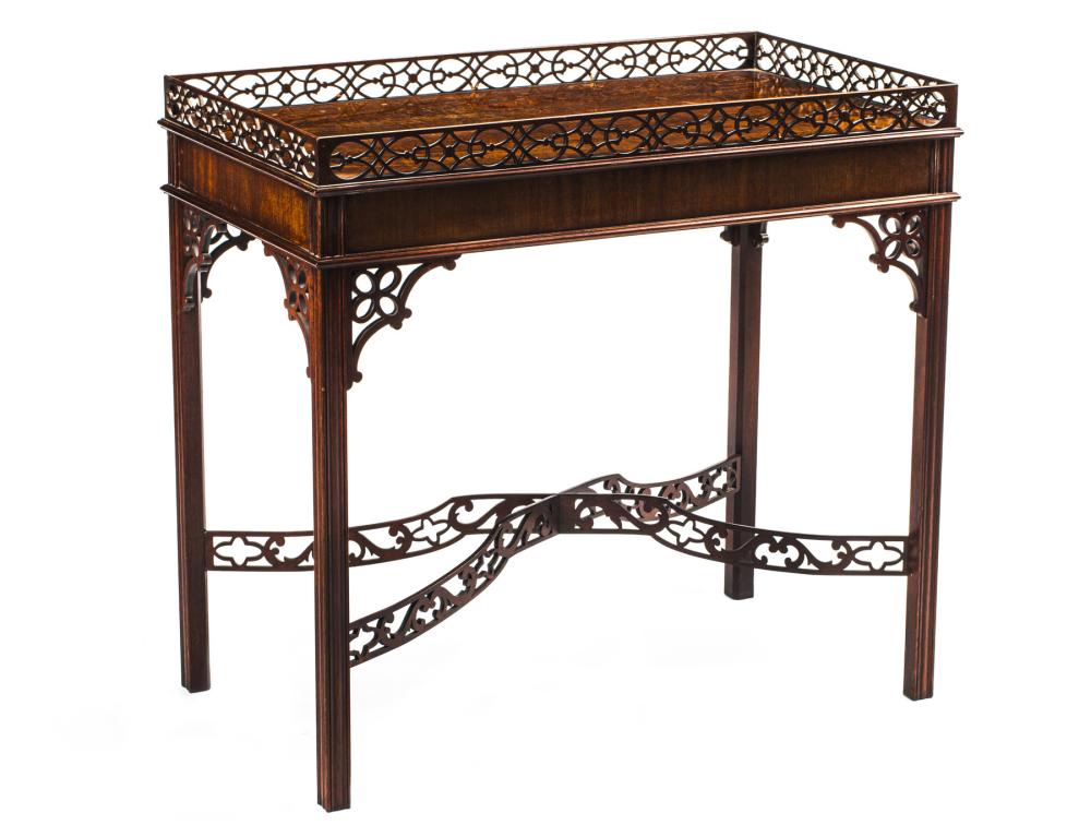 CHIPPENDALE STYLE CARVED MAHOGANY 2e337d