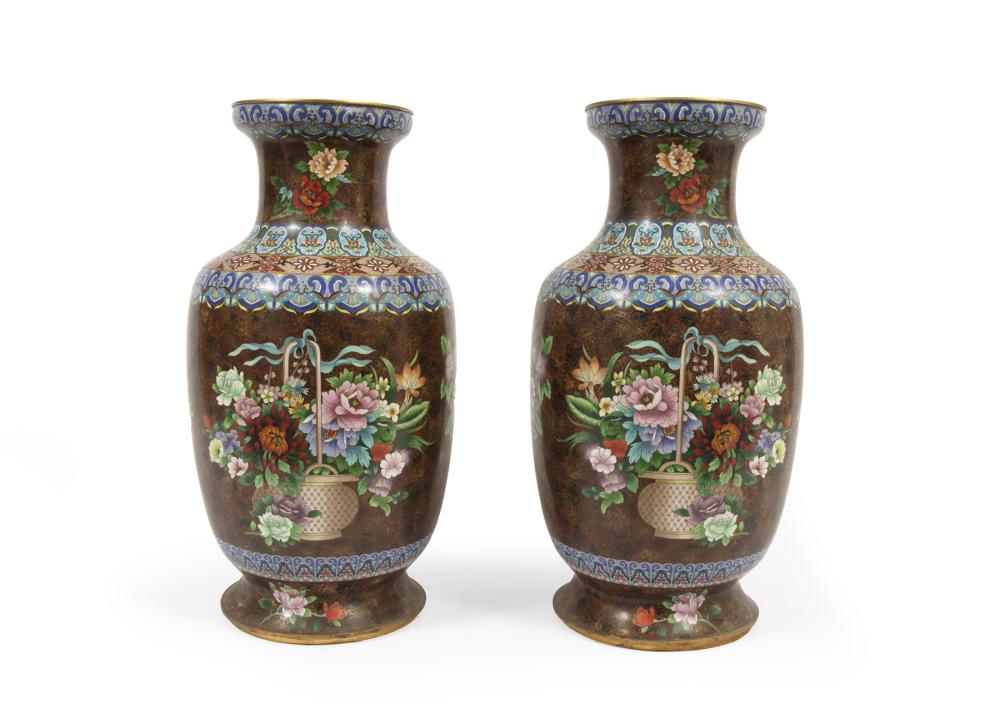 PAIR OF CHINESE CLOISONNE VASESPair 2e34af