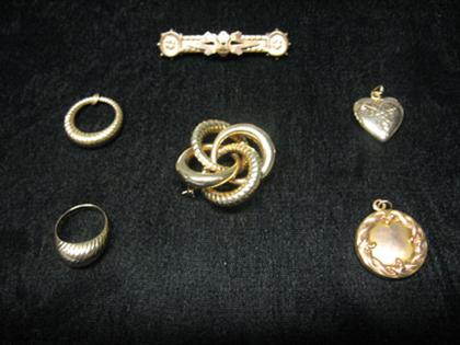 Assortment of 14 karat yellow gold 49ee9