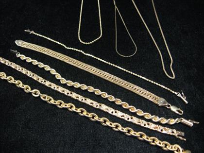 Yellow gold neck chains and bracelets