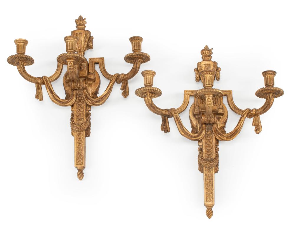 PAIR NEOCLASSICAL STYLE CARVED 2e3591