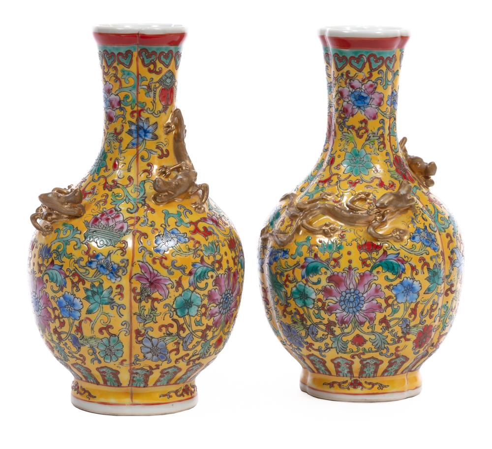 DECORATIVE PAIR OF CHINESE PORCELAIN 2e35b2