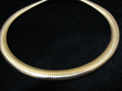 Yellow gold "snake" choker