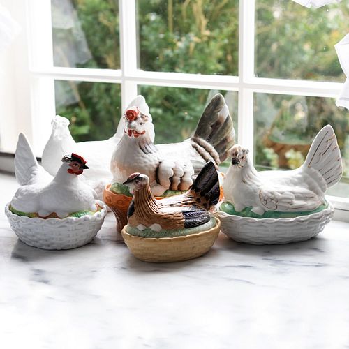 GROUP OF FIVE PORCELAIN HEN FORM 2e3996