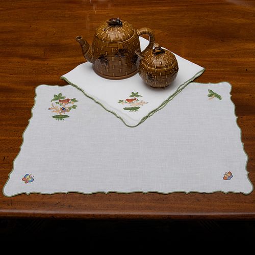 GROUP OF LINENS EMBROIDERED WITH 2e39e9