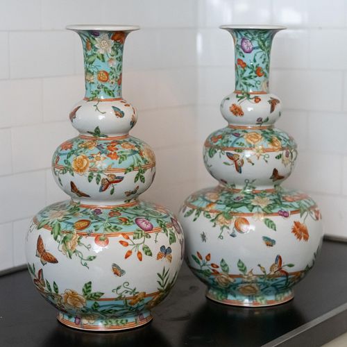 PAIR OF CHINESE STYLE PORCELAIN 2e3a40