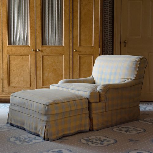 CHECKERED UPHOLSTERED CLUB CHAIR 2e3ac4