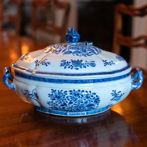 CHINESE EXPORT BLUE AND WHITE PORCELAIN 2e3b12