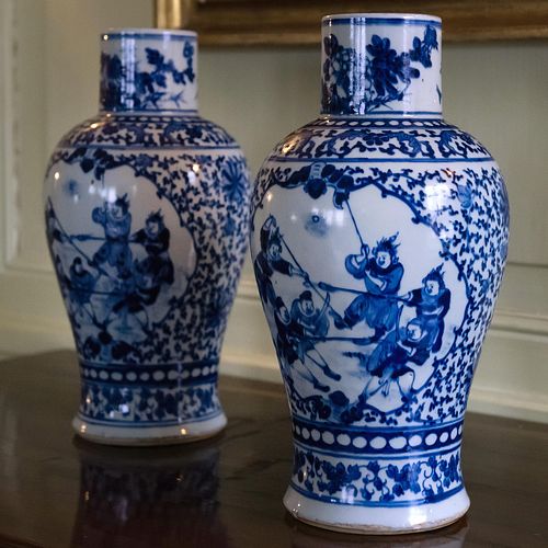 PAIR OF CHINESE BLUE AND WHITE 2e3b19