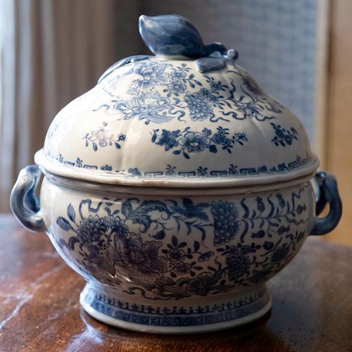 CHINESE EXPORT BLUE AND WHITE PORCELAIN