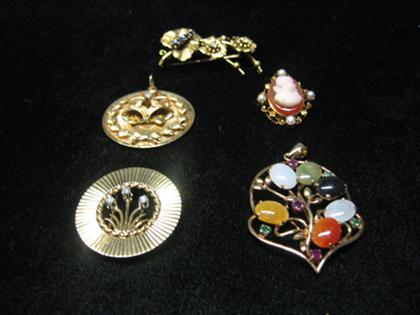 Group of five gem set brooches 49f87