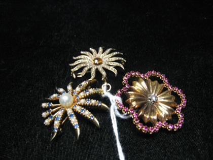 Assortment of three flower-shaped pins