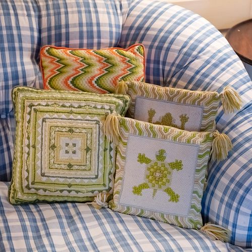 GROUP OF FOUR NEEDLEWORK PILLOWSThe 2e3b64