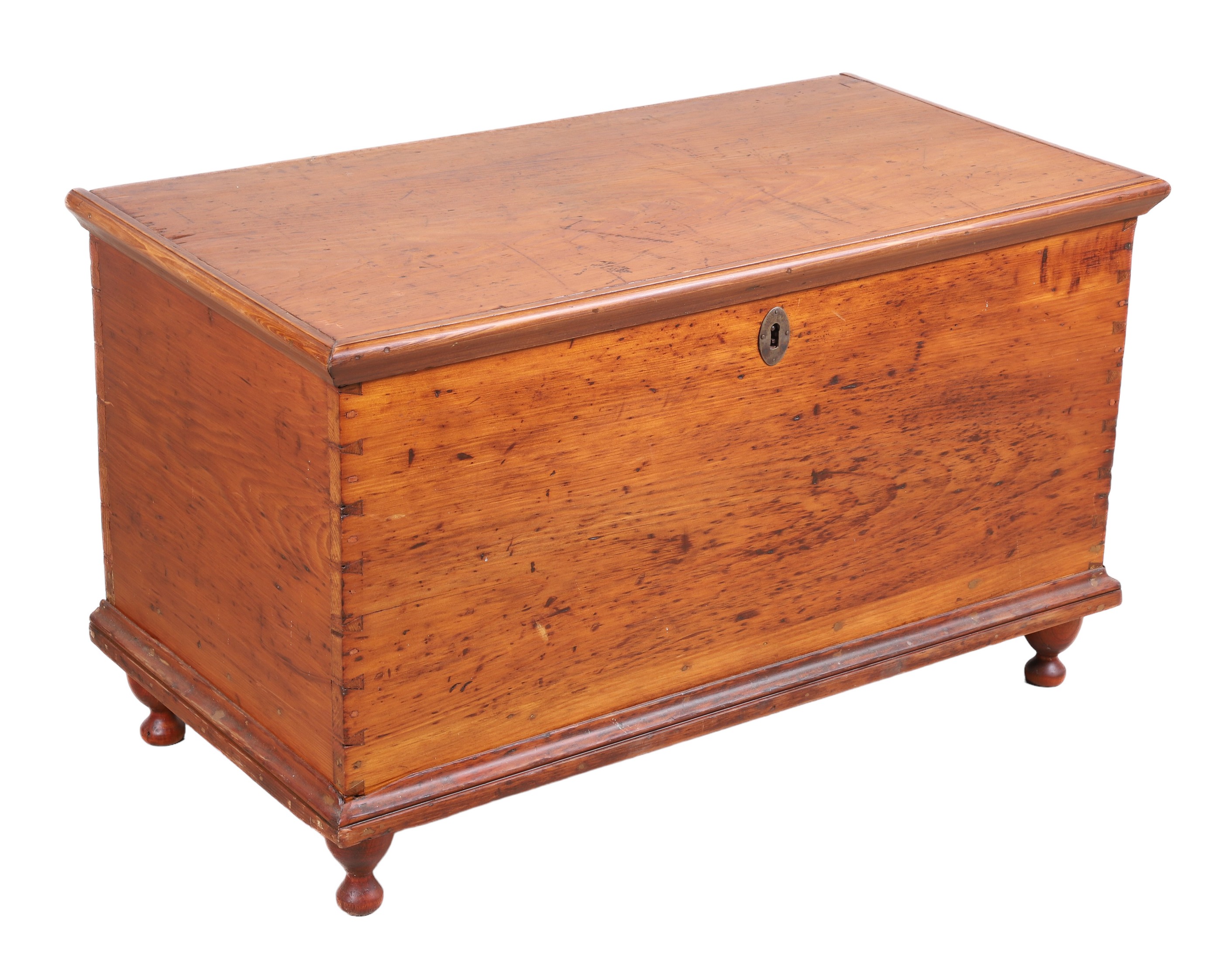 Pine dovetailed blanket chest  2e14f2