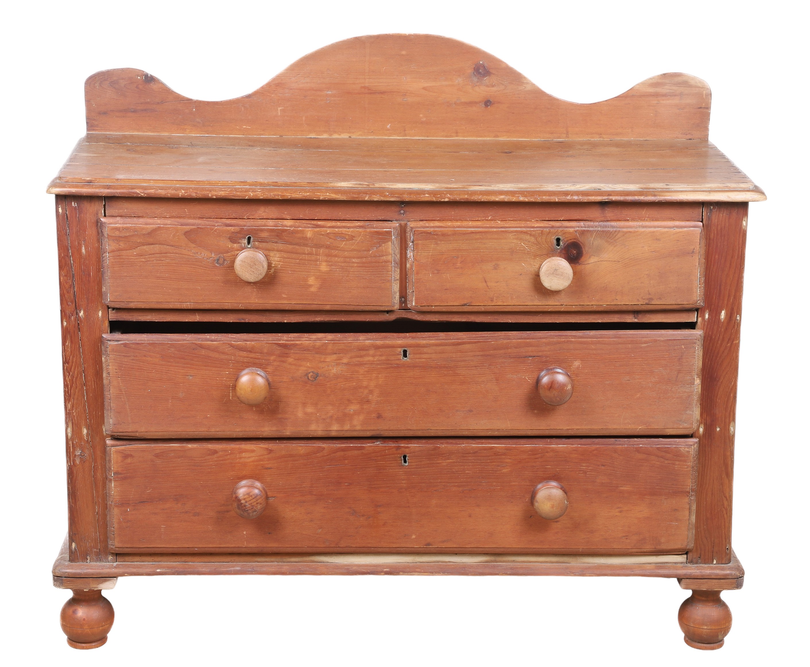 Pine chest of drawers, scalloped