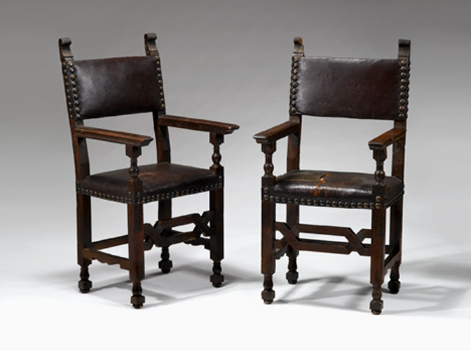 Pair of Italian baroque hall chairs 49bc8