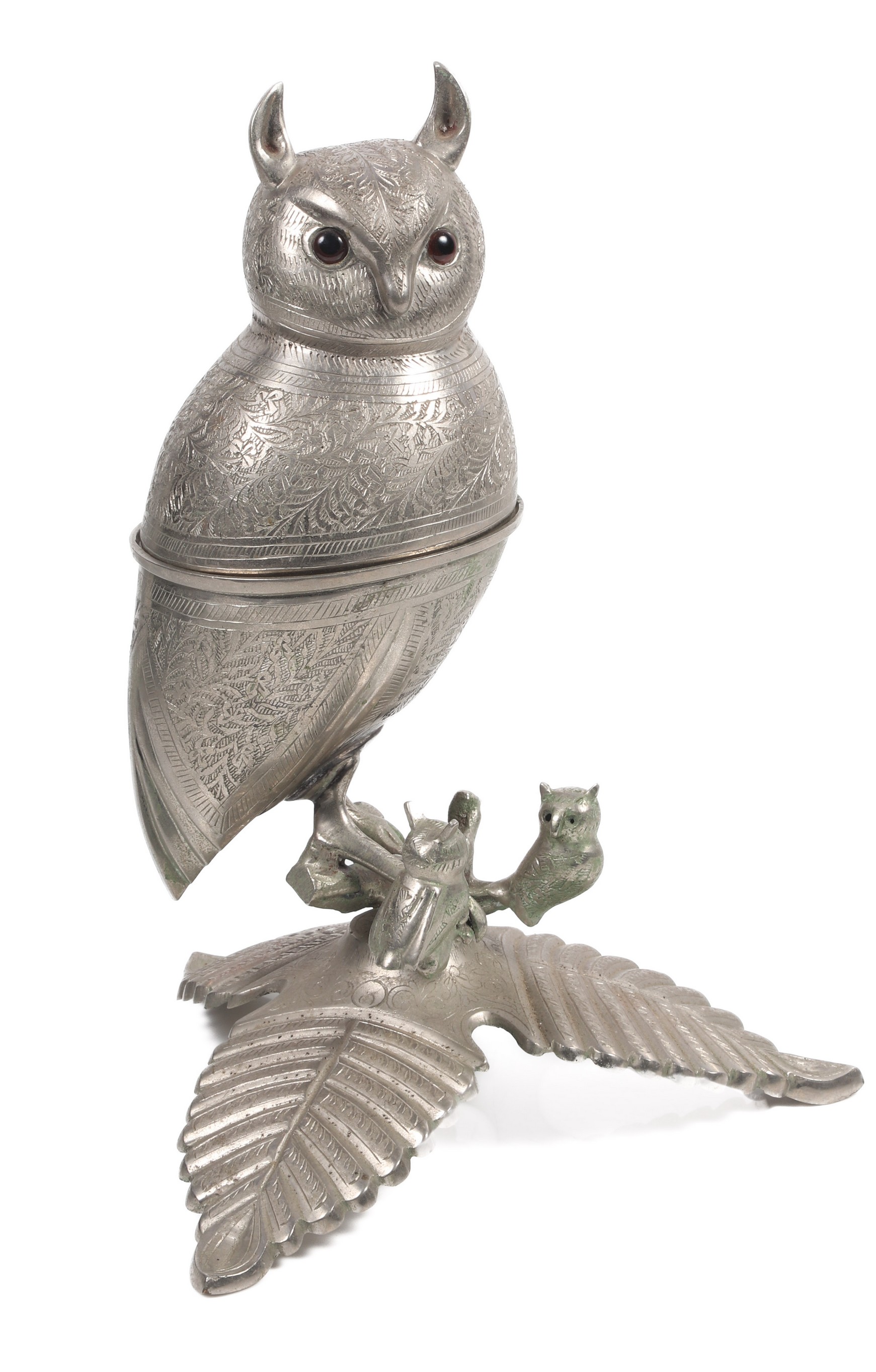 Owl form chased silver tone musical 2e1659