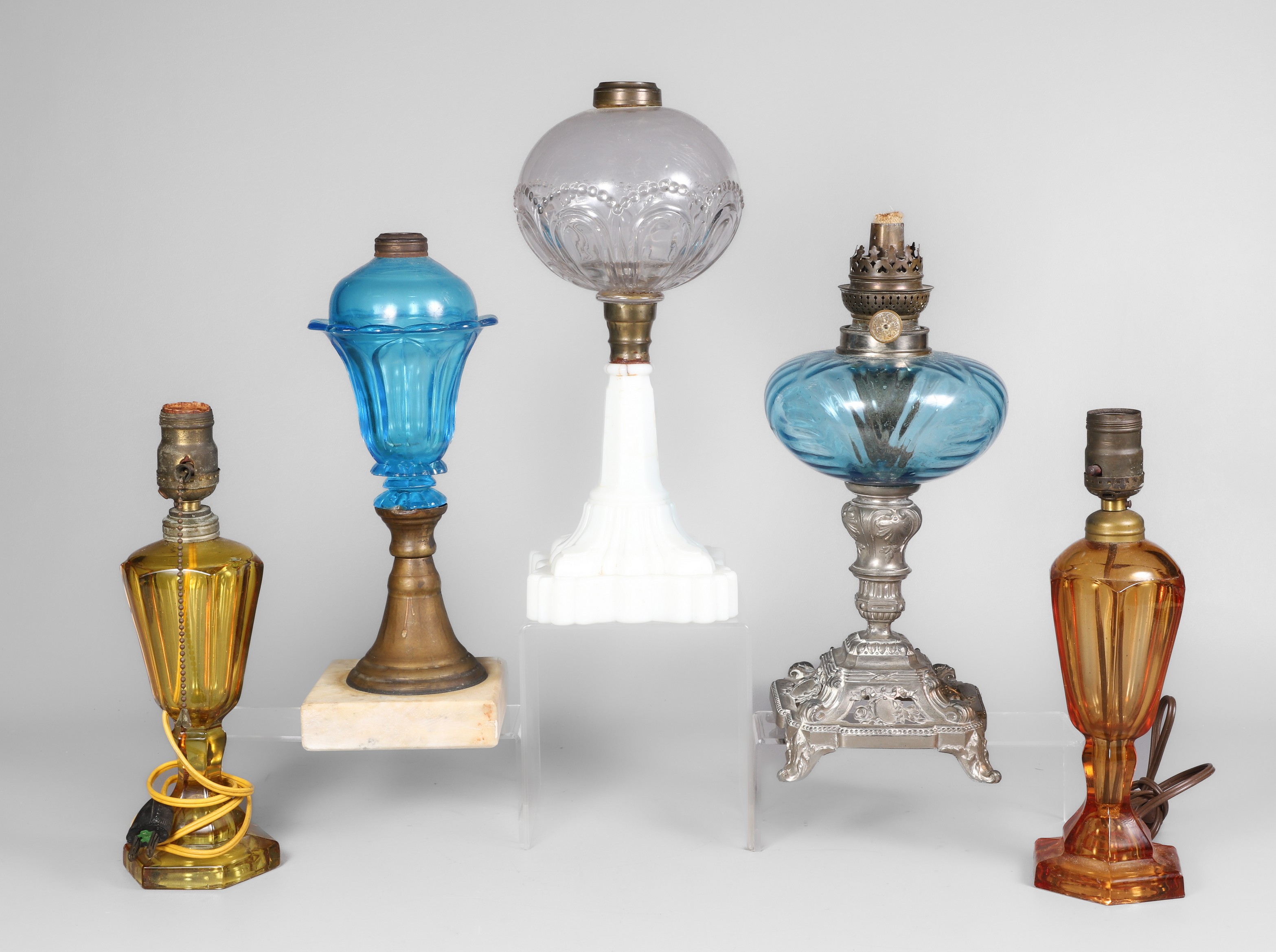 (5) Glass oil lamps, c/o amber