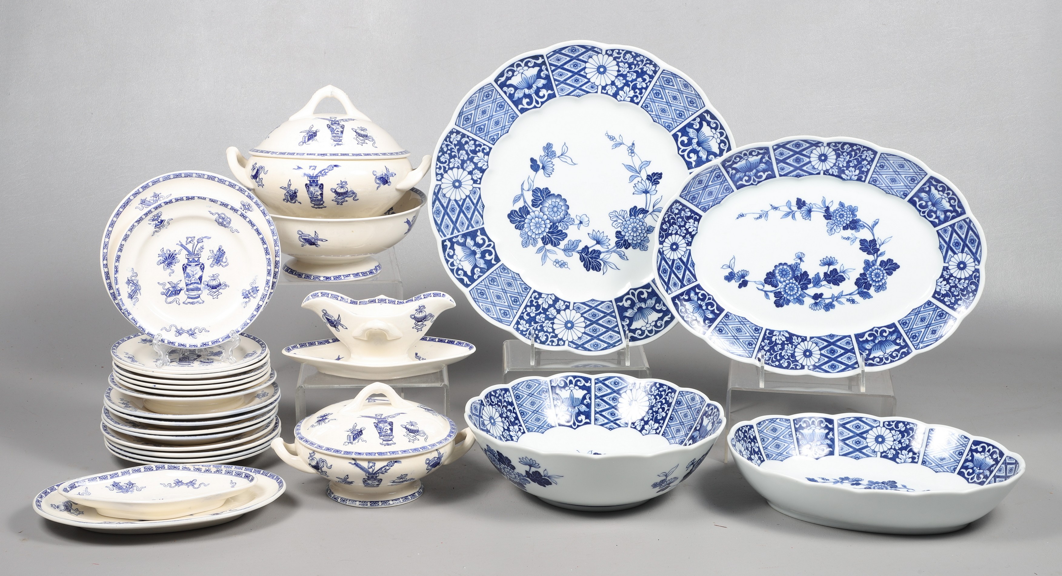 (26) Pcs blue and white assembled dinnerware