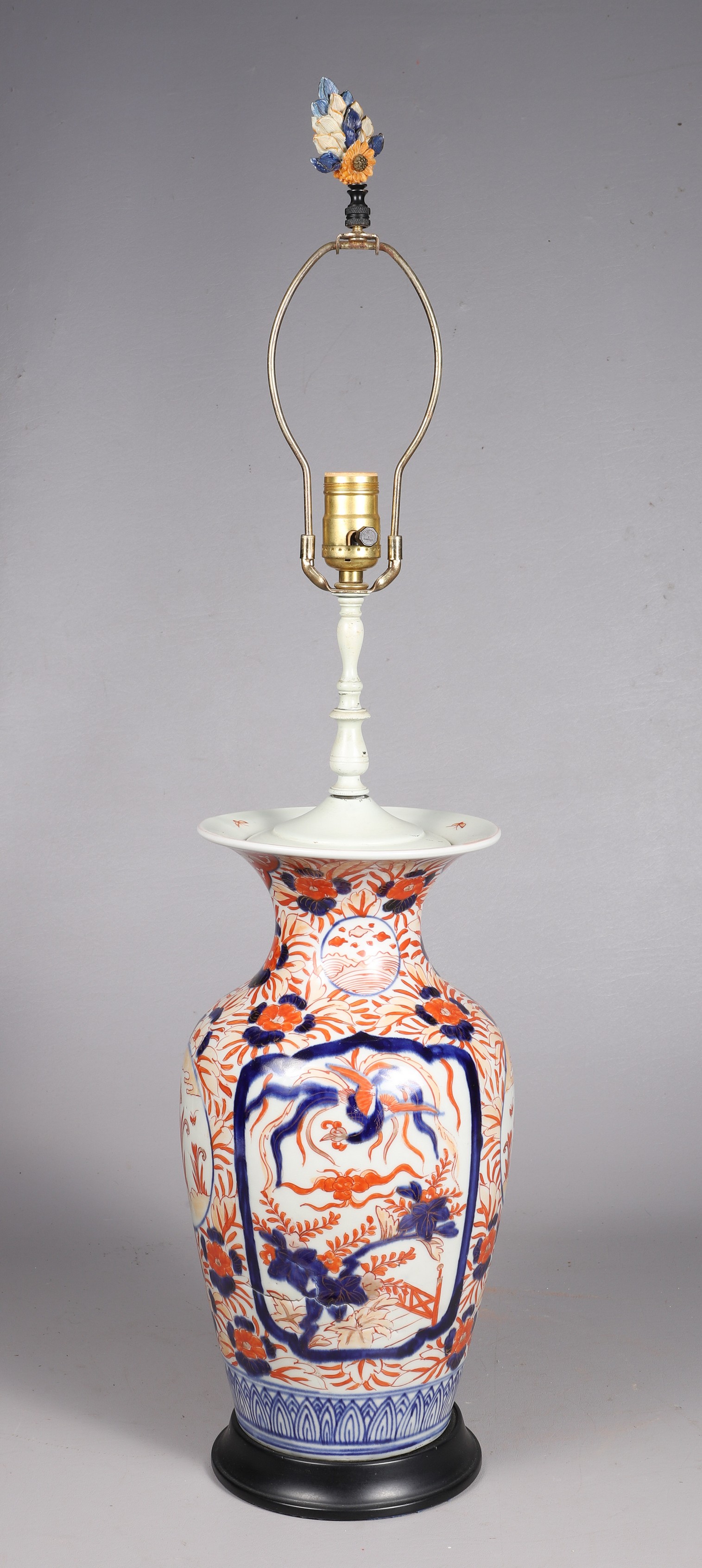 Japanese Imari porcelain vase  2e1886