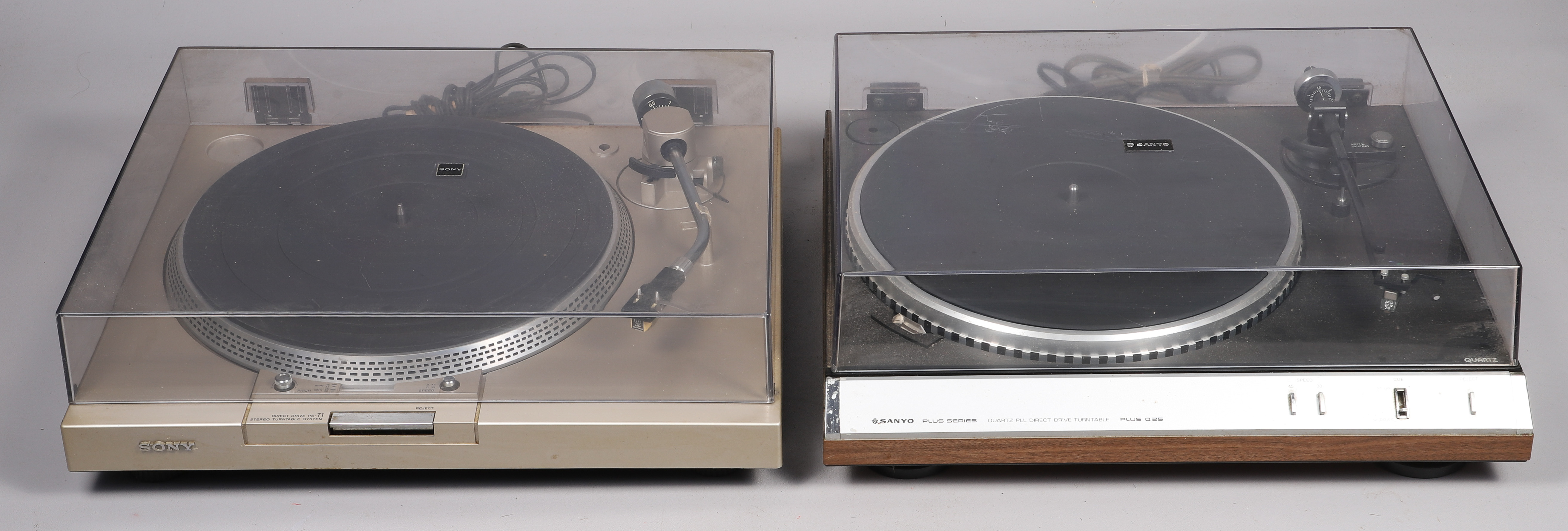  2 Turntables to include Sanyo 2e19a9
