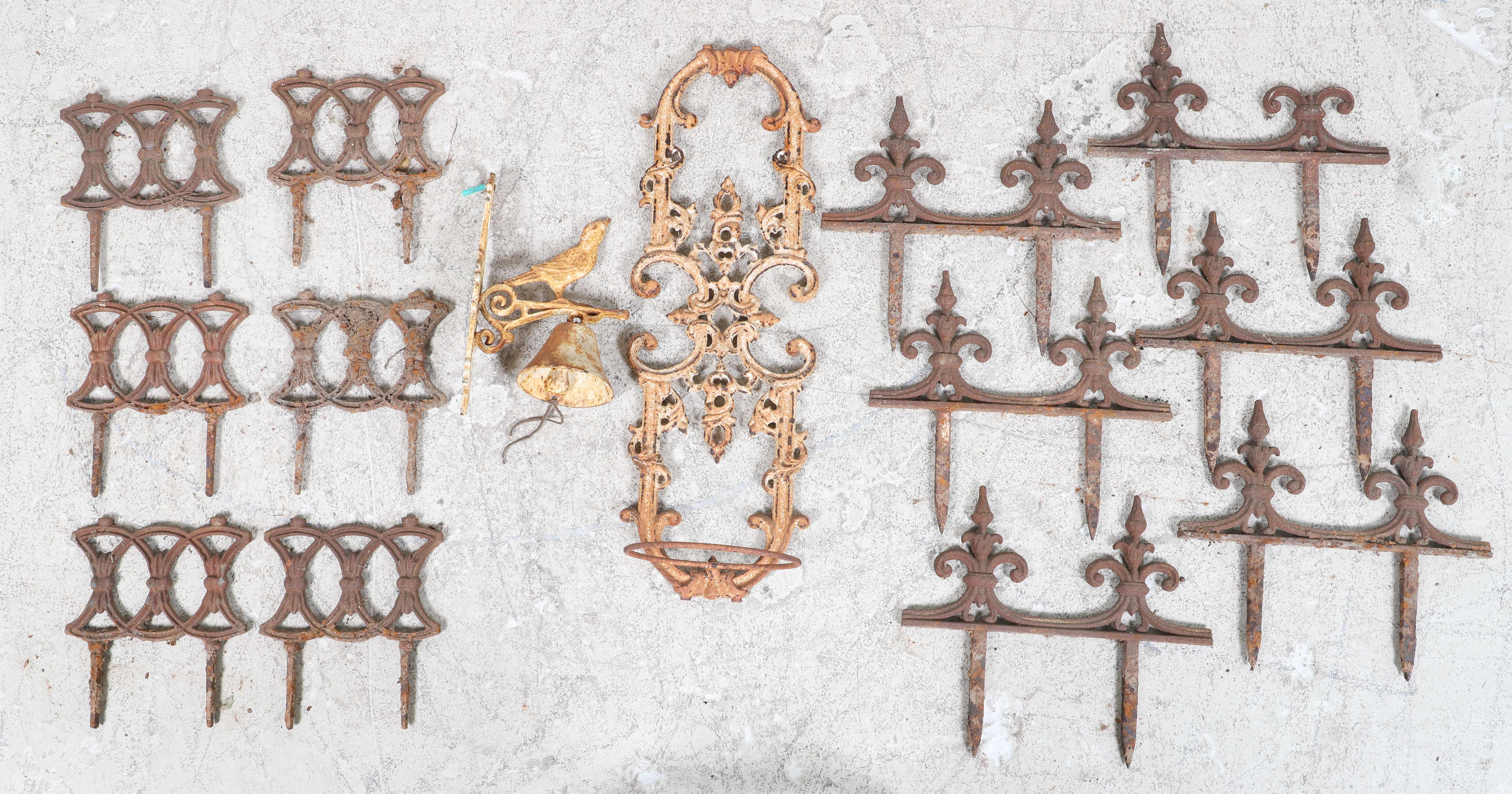 Lot of iron patio decorations,