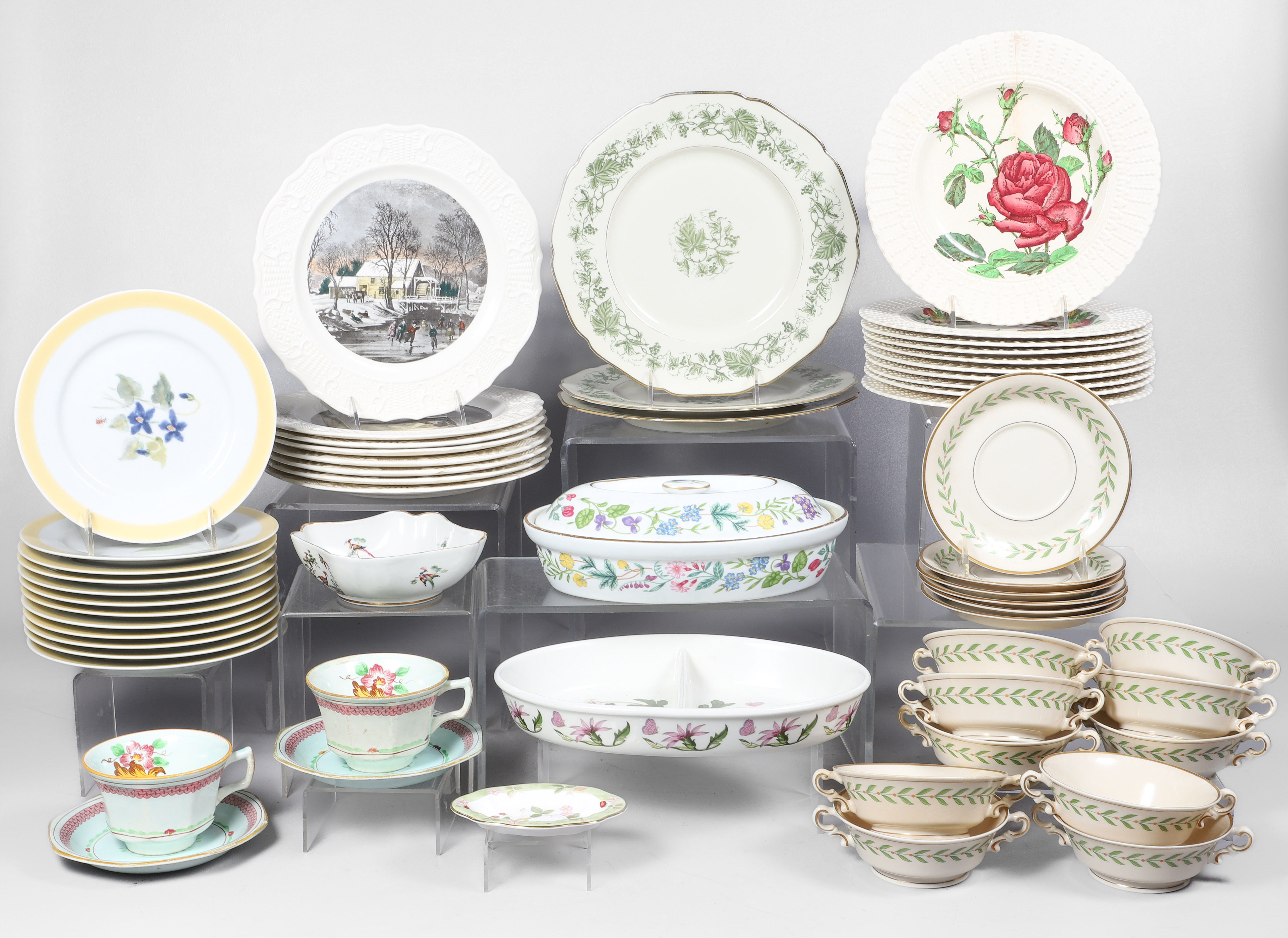 Porcelain table items, plates,