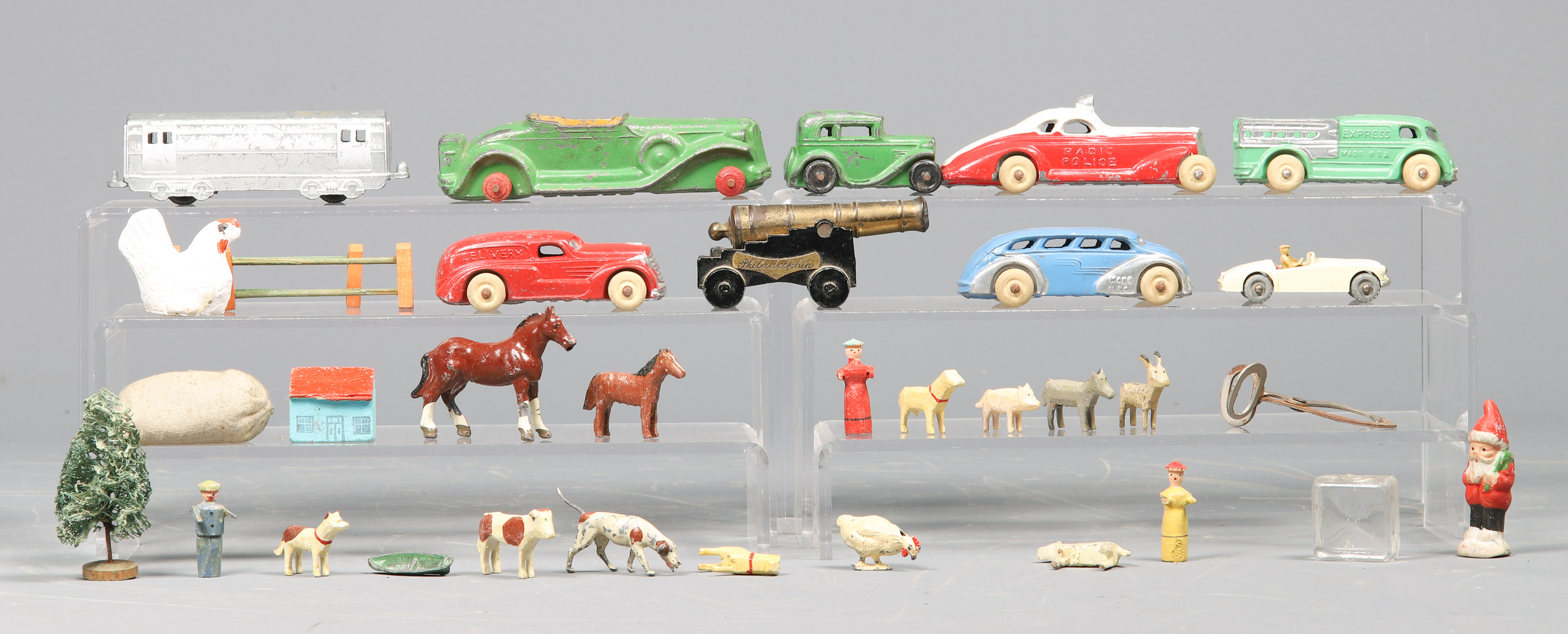 Lot of miniature cars & accessories,