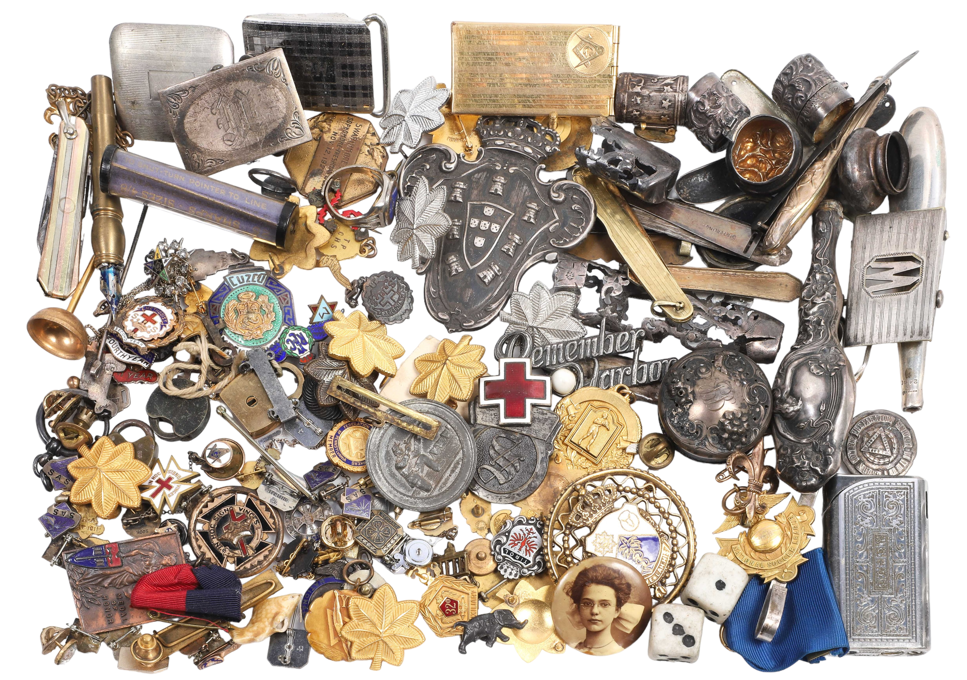 Vintage and antique pins and medals 2e2030
