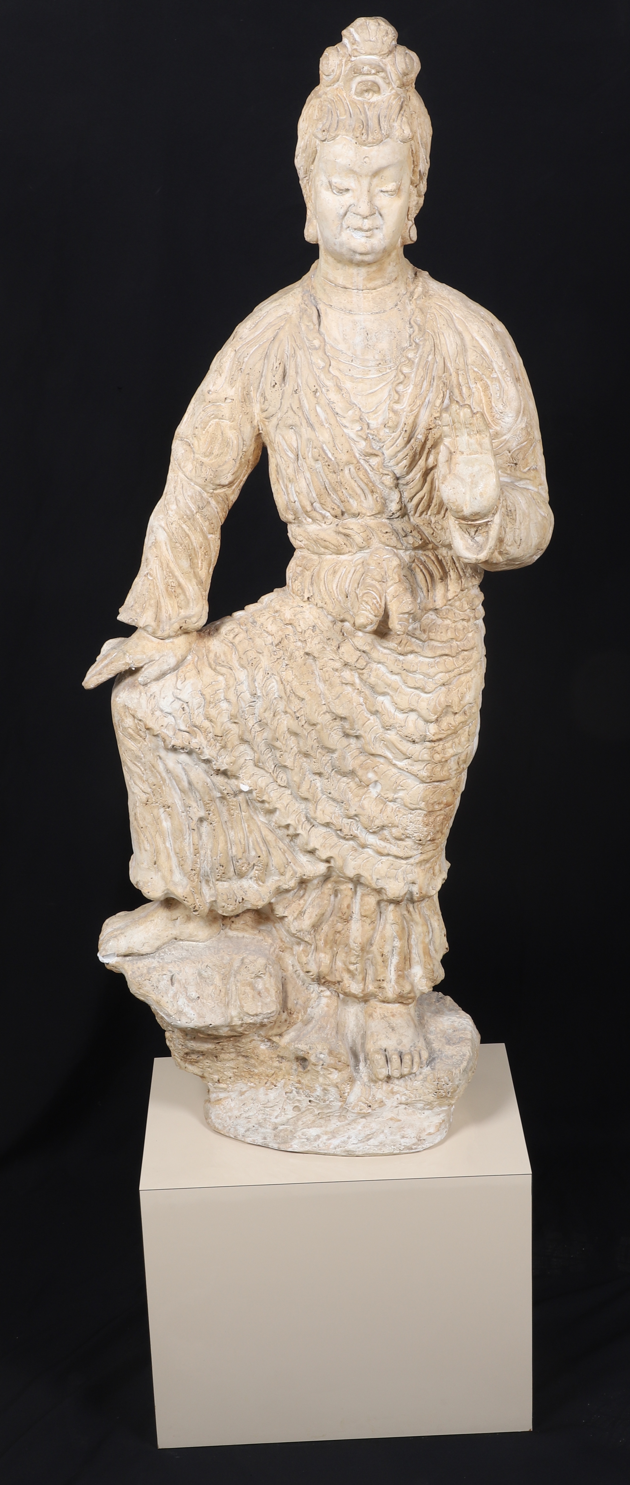 Large statue of Quan Yin on pedestal  2e217b