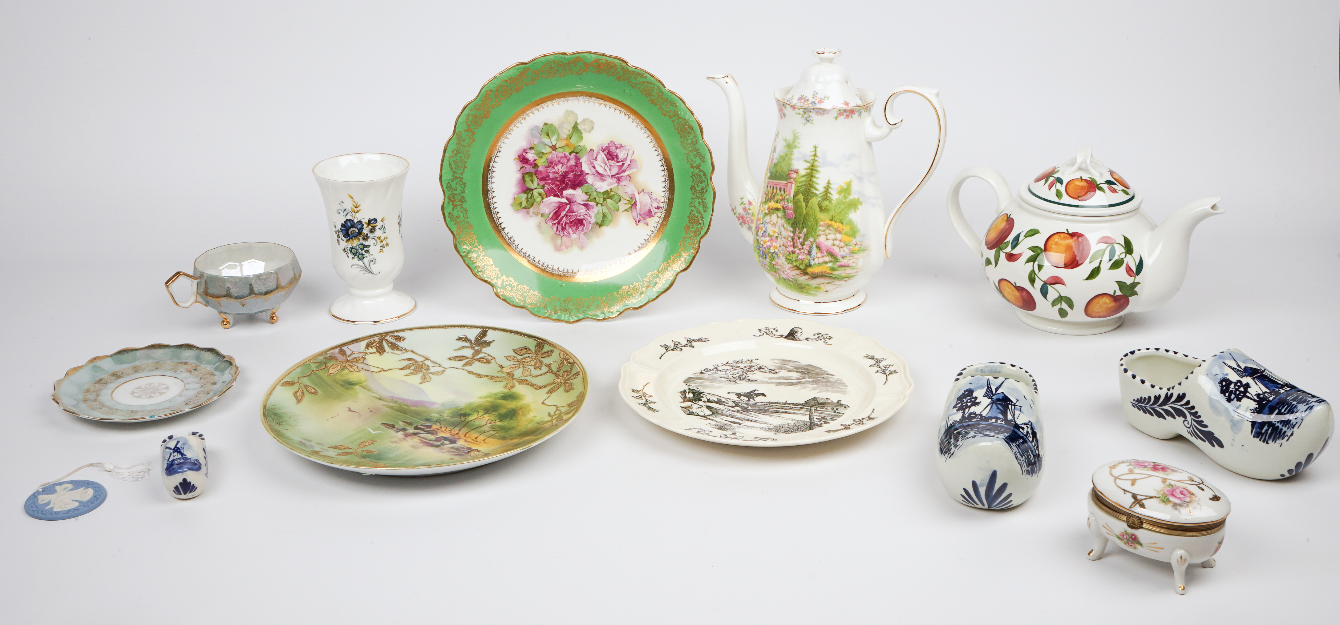 Lot of porcelain items, c/o hand