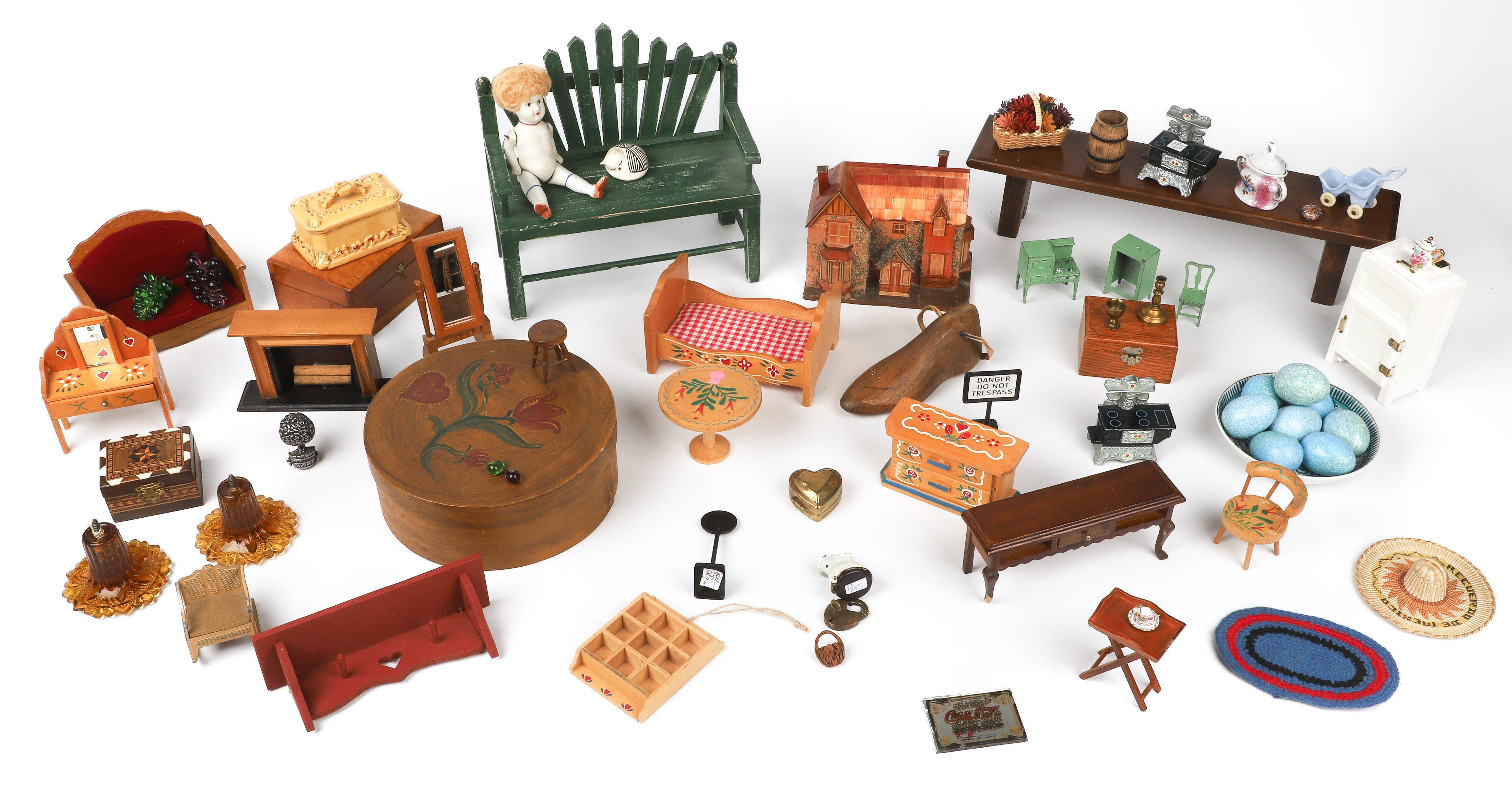 Dolls, Doll furniture, miniatures to