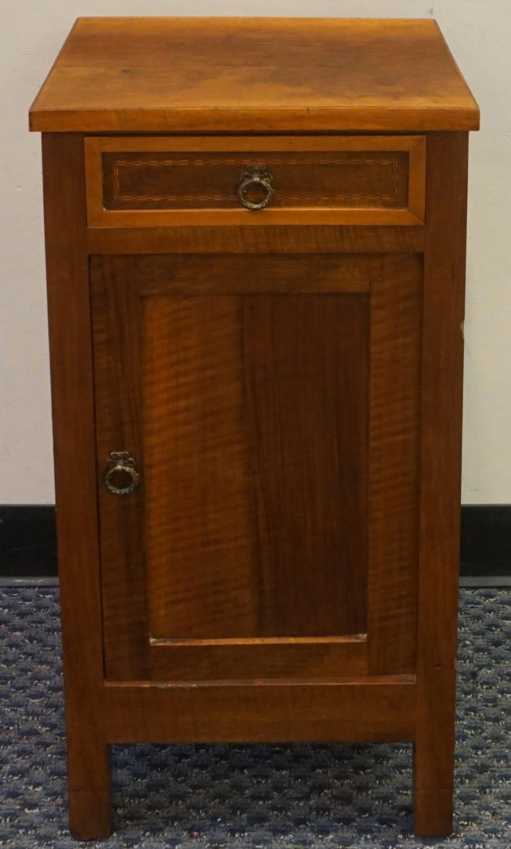 VICTORIAN STYLE WALNUT SIDE TABLE,