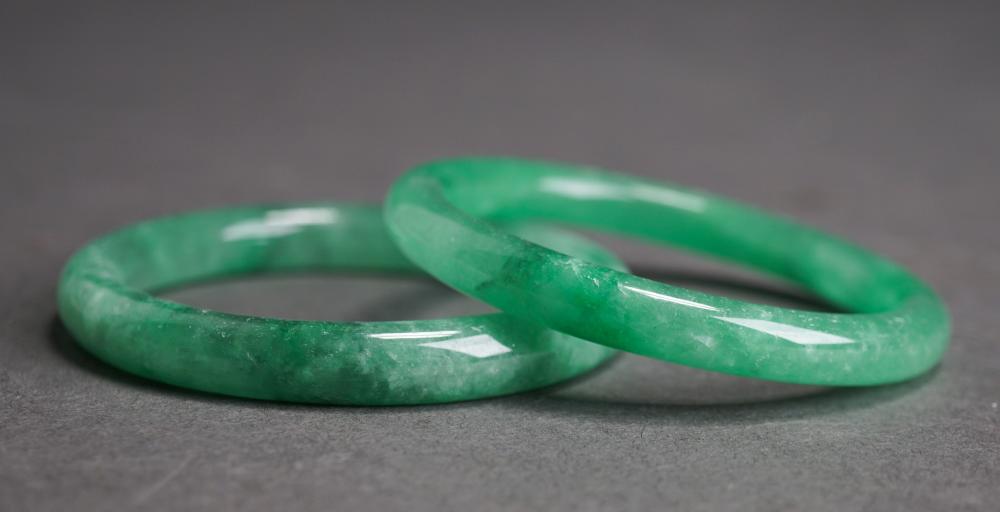 PAIR OF CHINESE APPLE GREEN JADE