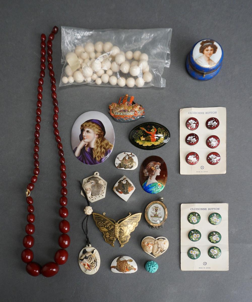 COLLECTION OF ASSORTED JEWELRY 2e4d42