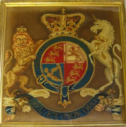 English tapestry coat of arms  4a159