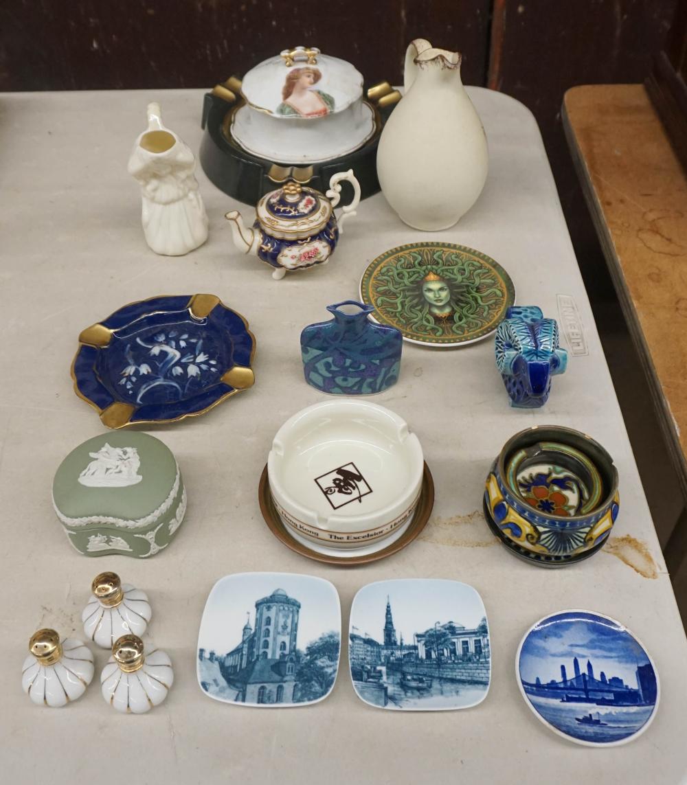 COLLECTION OF PORCELAIN AND CERAMIC 2e4e09