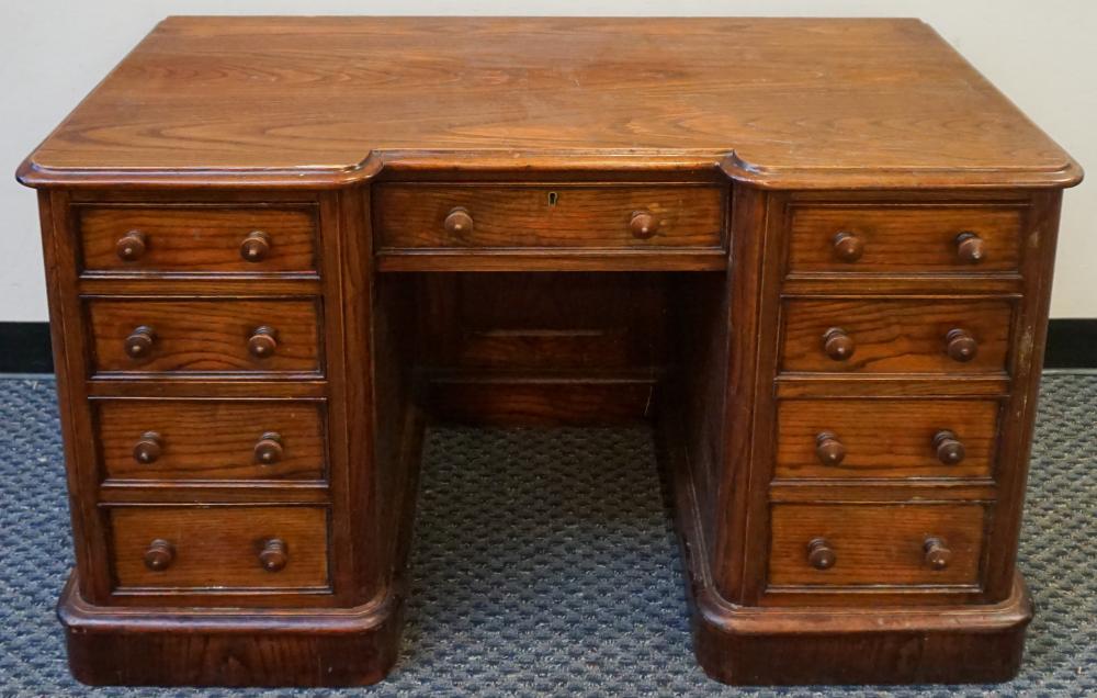 CONTINENTAL STYLE OAK DESK 29 X 2e4e1c