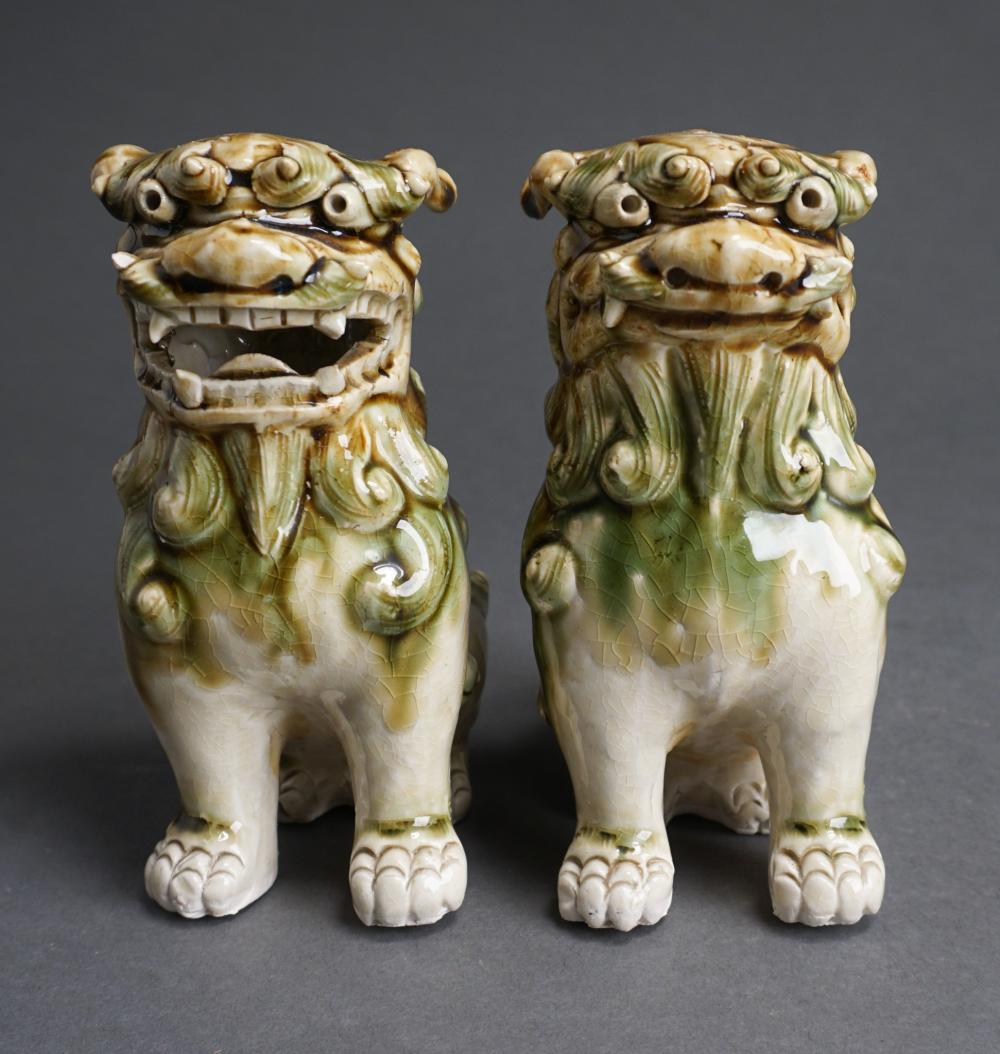 PAIR CHINESE PORCELAIN FOO LIONS  2e4e77