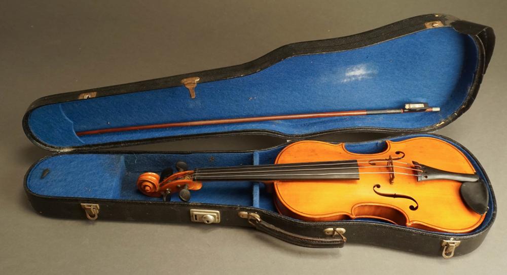 REPLICA STRADIVARIUS VIOLIN IN CARRYING