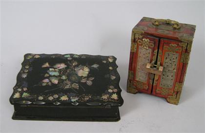 Black lacquer writing box With 4a1a4