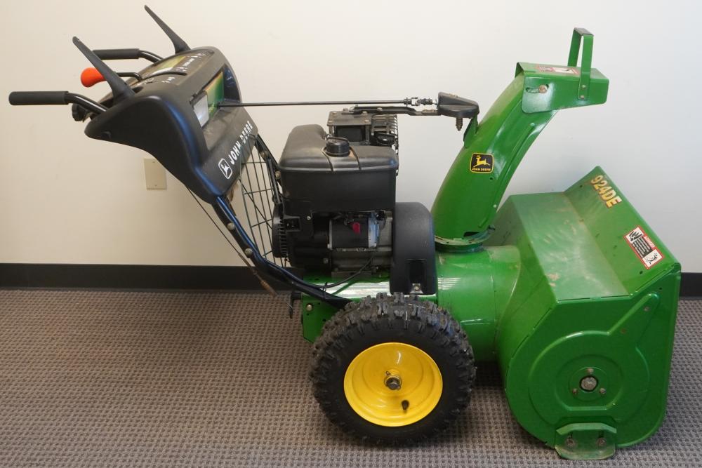 JOHN DEERE 924DE SNOWBLOWERJohn