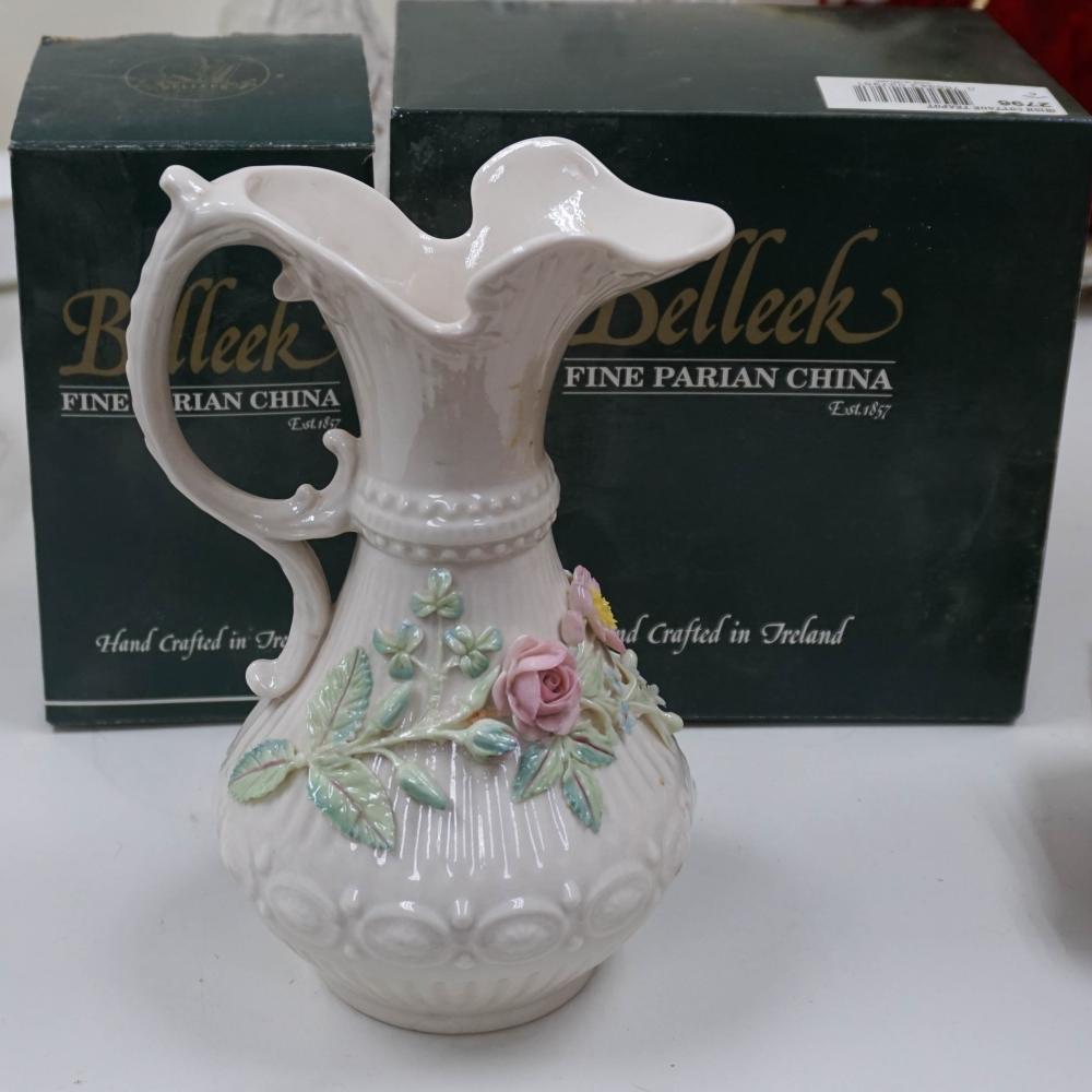 BELEEK PORCELAIN IRISH COTTAGE 2e5138