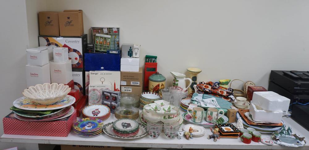 LARGE GROUP OF MOSTLY HOLIDAY TABLE 2e5142